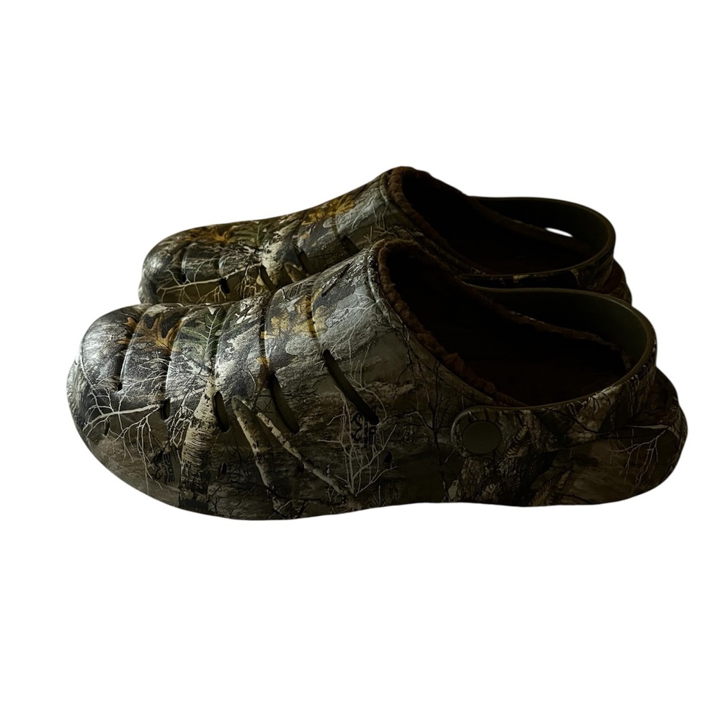 Rugged Shark Lined Camo Sandals Sz 11